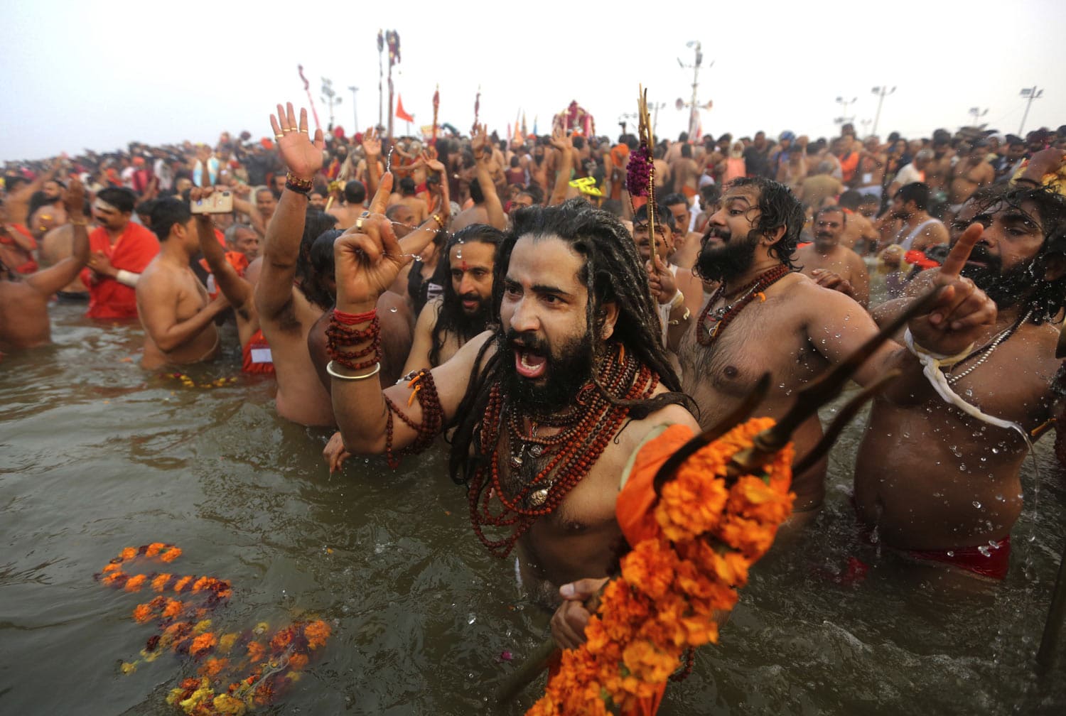 Mahakumbh 2025: 51 ઘડાઓમાંથી ગંગાજળથી આરંભ, પ્રભાત સમયે સ્નાન અને સંતોની અનોખી ધ્યાનો ઉપાસના!