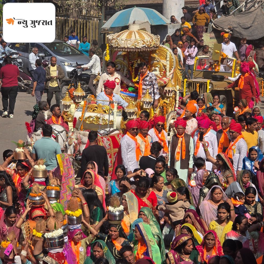 હિંમતનગરમાં મહાકાલી મંદિરનો ત્રિદિવસીય મહોત્સવ:108 કળશ સાથે નીકળી ભવ્ય શોભાયાત્રા; માતાજી-ગણપતિ-ભૈરવની પ્રતિમા બગીમાં બિરાજમાન