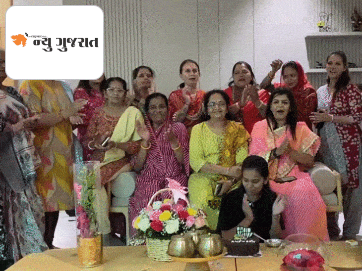 શોક કે પછી દેખાડો!:રાજકોટમાં શ્રદ્ધાંજલી આપી ભાજપના મહિલા મોરચાનું સેલિબ્રેશન, કેક કાપી હસ્તા મોઢે પૂર્વ CMના પત્નીનો જન્મદિવસ ઉજવ્યો