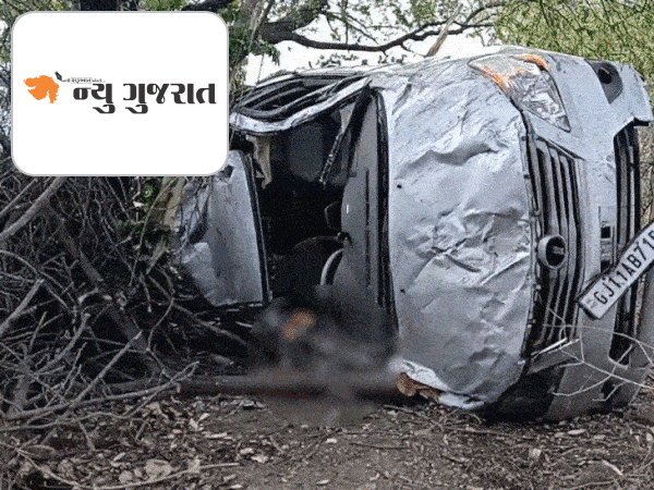 ધોરાજી પાસે અકસ્માતમાં 4નાં મોત, 2 ઇજાગ્રસ્ત:ઇનોવા કાર પલટી ગઈ; મૃતદેહોને પોસ્ટમોર્ટમ માટે સરકારી હોસ્પિટલ ખસેડાયા