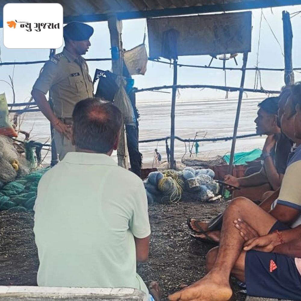 ભારત-પાક તણાવ વચ્ચે વલસાડના દરિયાકાંઠે એલર્ટ:માછીમારોને શંકાસ્પદ પ્રવૃત્તિની માહિતી તરત આપવા સૂચના, પોલીસે યોજી વિશેષ બેઠક