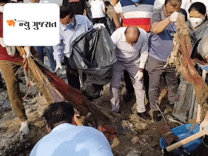 સાબરમતીની સ્વચ્છતામાં કોર્પોરેટરો ફરક્યા જ નહીં:અમદાવાદના મેયર, ધારાસભ્યો અને કમિશનરે પરસેવો પાડ્યો, 160માંથી માત્ર 25-30 જોડાયા; મોટા પ્રમાણમાં ધજા-પ્લાસ્ટિક મળ્યું