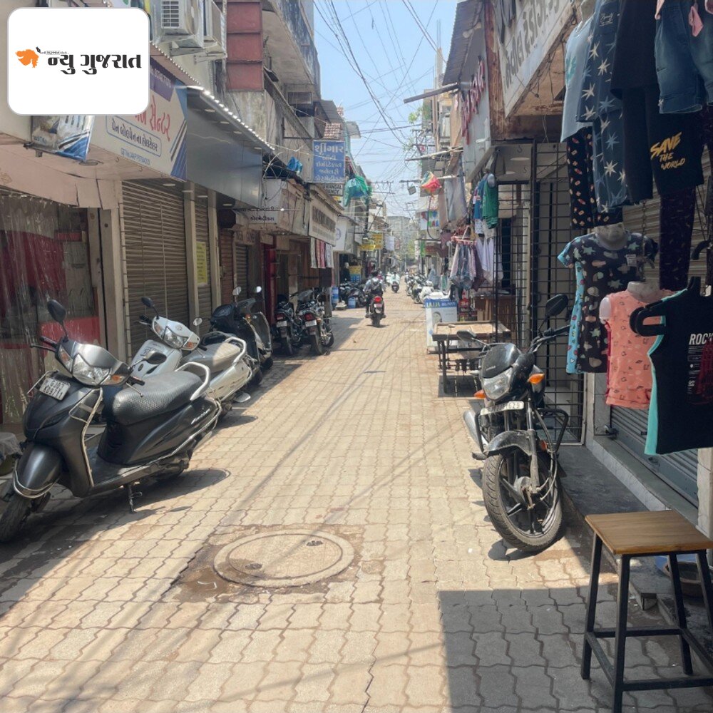 ટેકસટાઇલ માર્કેટમાં ખરીદીમાં 40 ટકાનો ઘટાડો:ધર્મેન્દ્ર રોડ પરની કપડાની 2000 દુકાનોમાં વેકેશનની સીઝન છતા ખરીદદારો ઘટયા, દાણાપીઠમાં 200 દુકાનોમાં ખાદ્યચીજવસ્તુઓનો પૂરતો જથ્થો